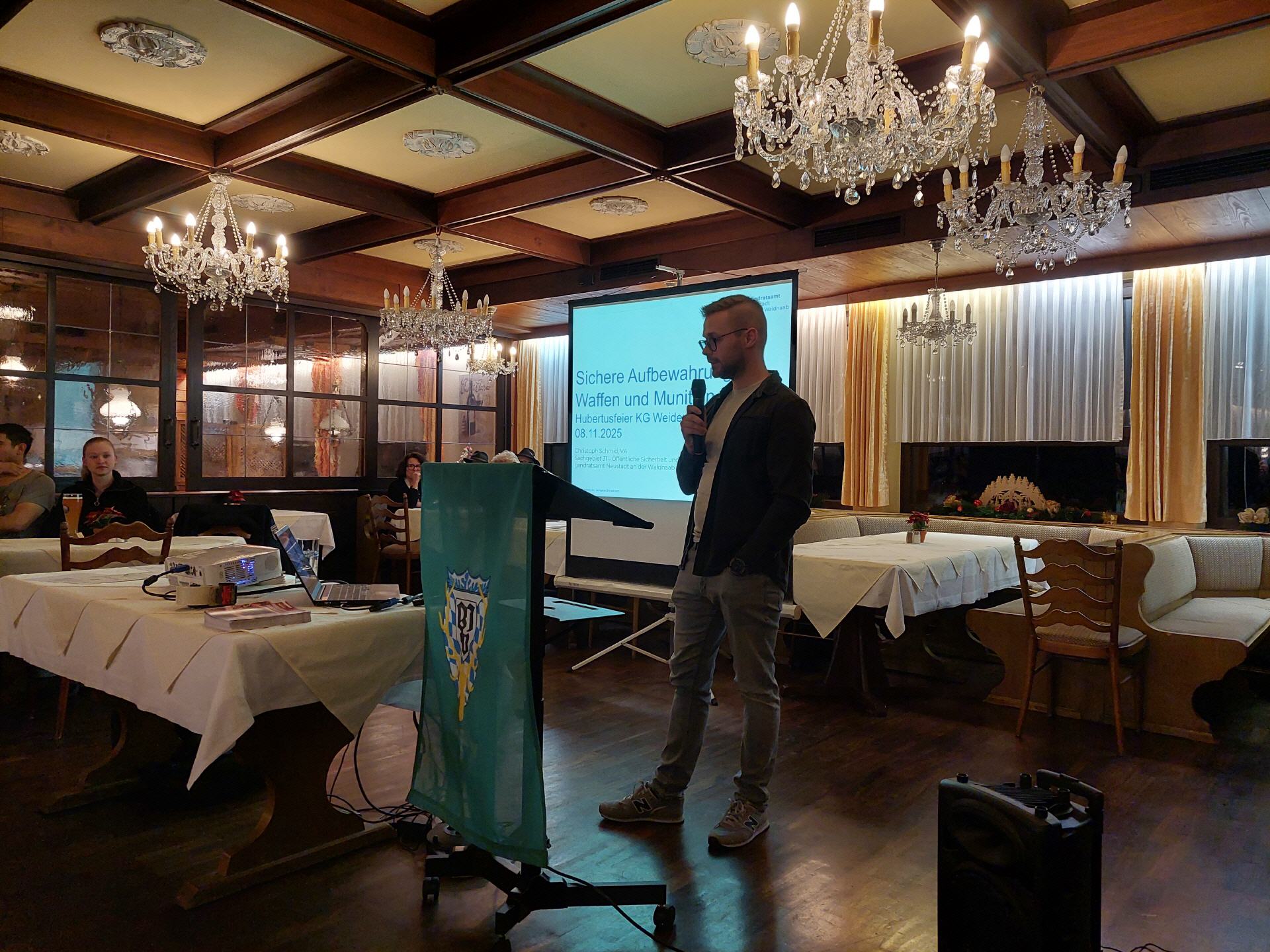 Vortrag zur Waffenaufbewahrung durch Herrn Schmid